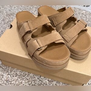 UGG Women’s Goldenstar Hi Slide Sandal Size 9.5, Color Chestnut